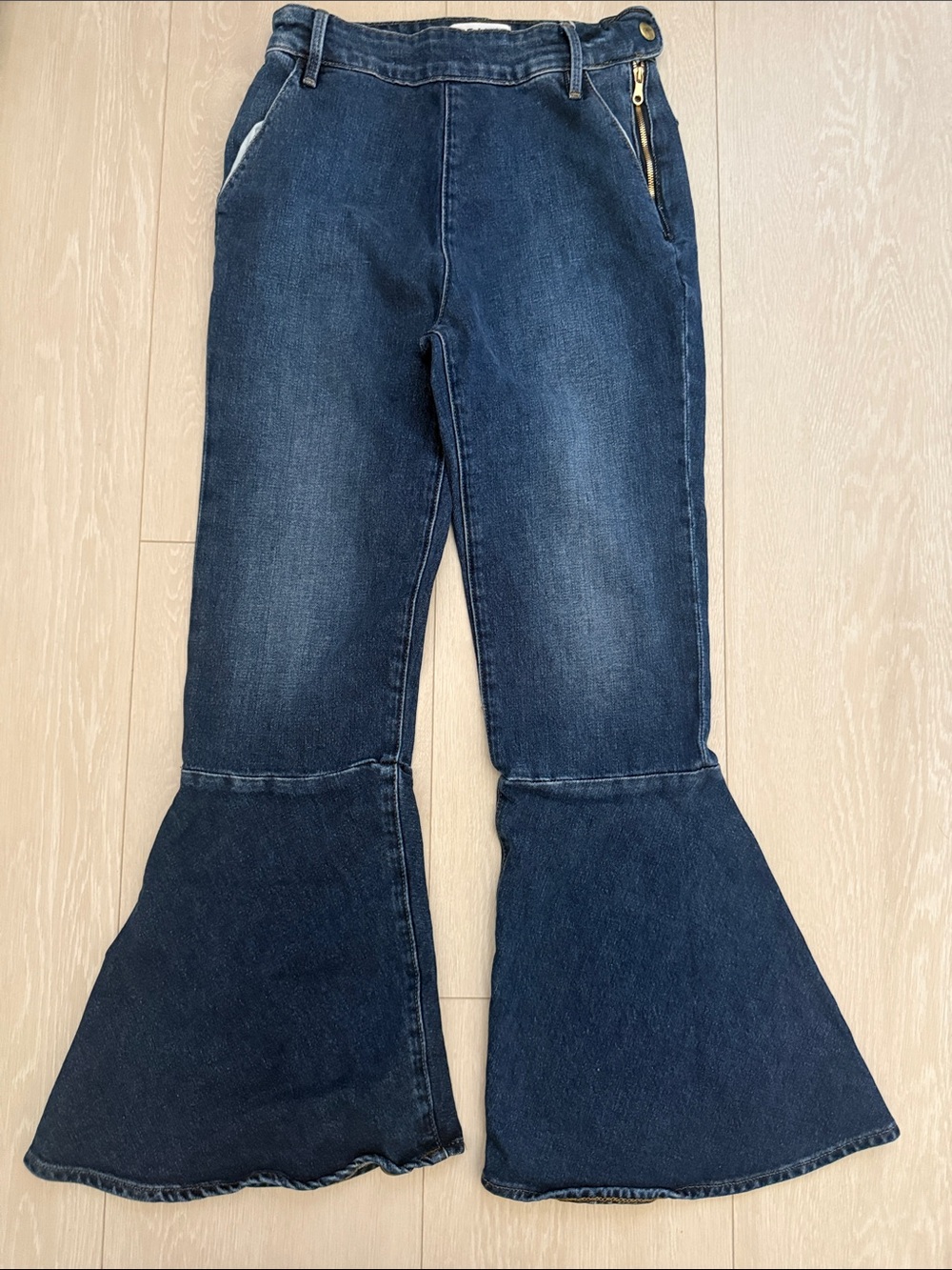 Frame Denim Delavan Dark Blue Flared Wide-Leg Jeans - Picture 4 of 9